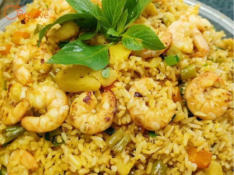 Khao Pad (Cơm Chiên Thái): Món Ăn Đơn Giản Mà Hấp Dẫn